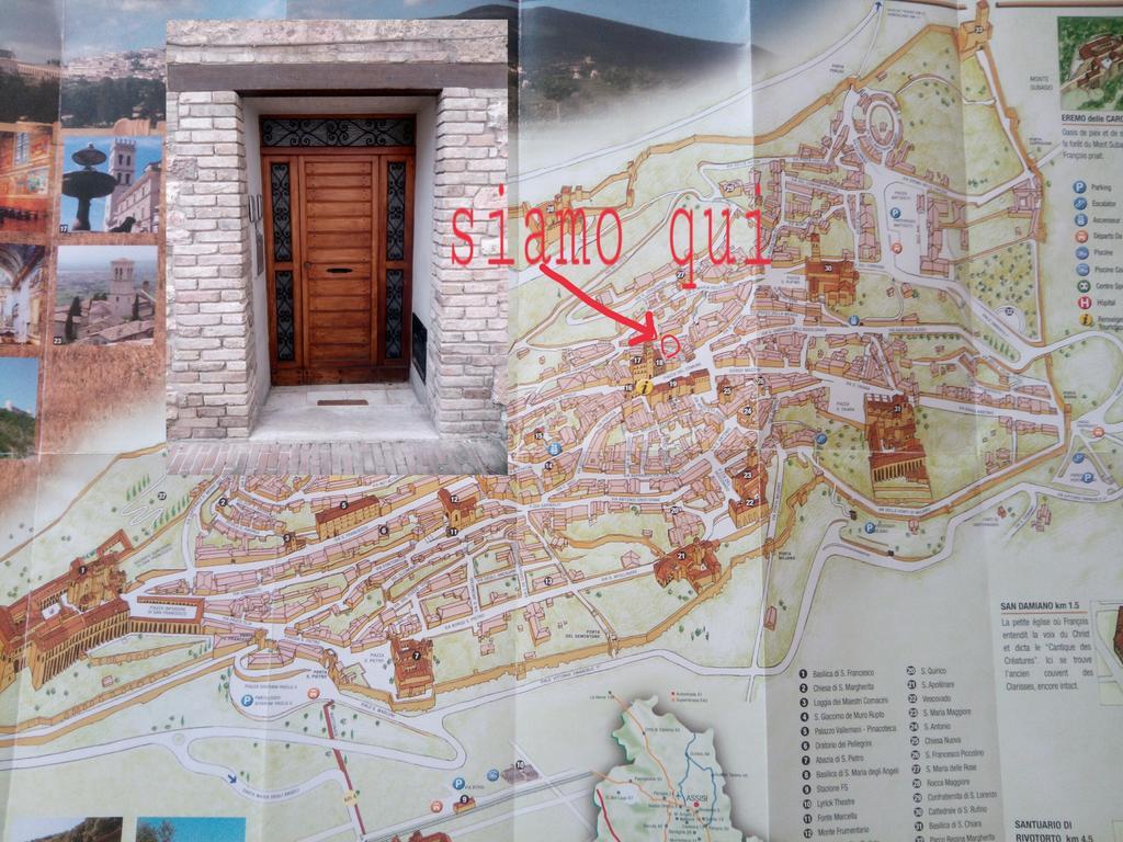 Le case di Tiberio Assisi Esterno foto