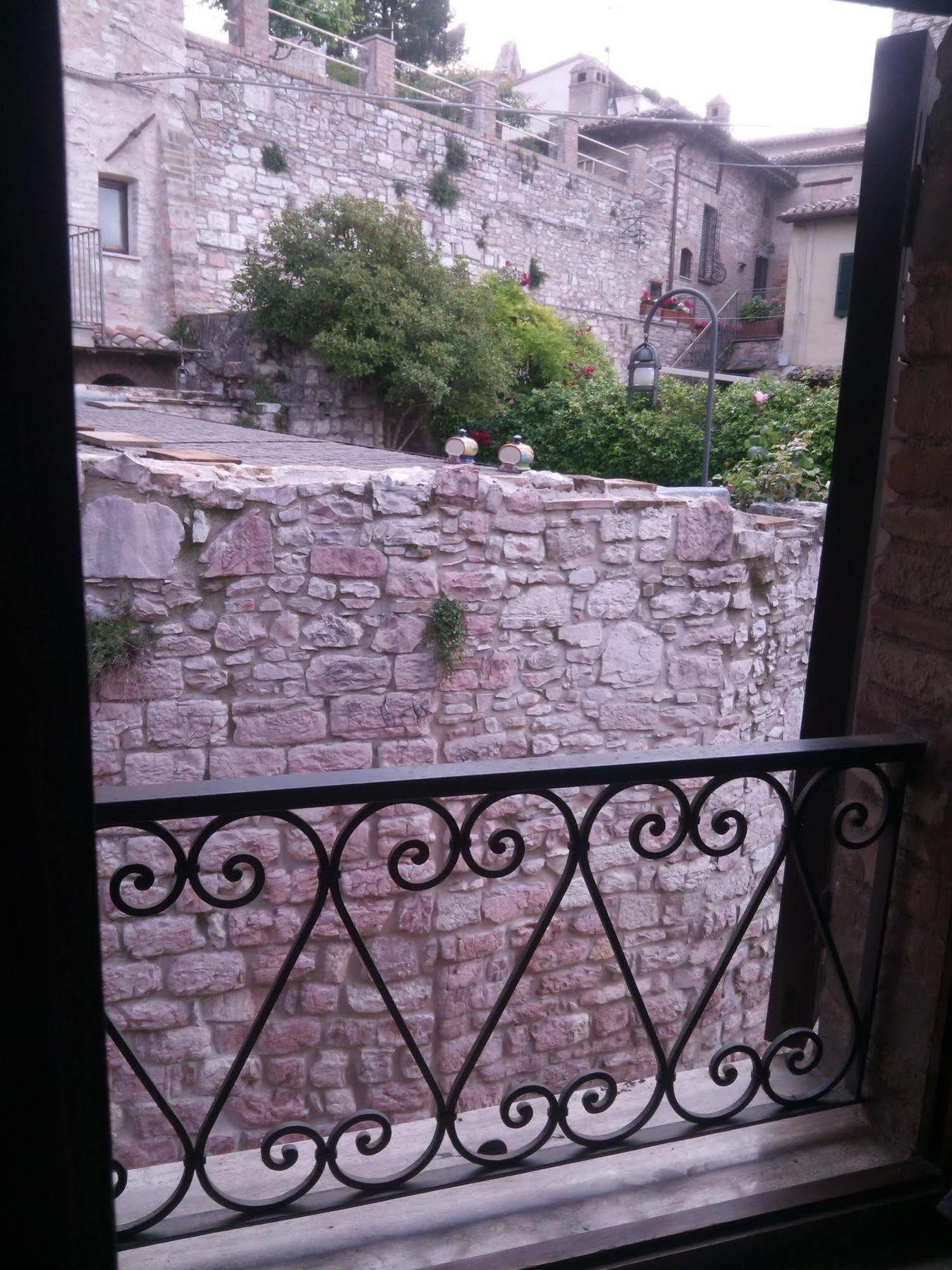 Le case di Tiberio Assisi Esterno foto
